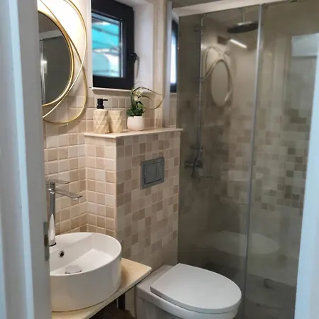 Camping 2 Mai 营地 *